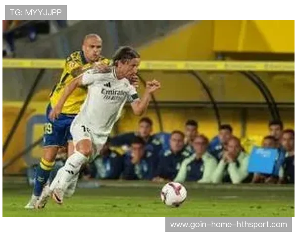 维尼修斯底线回扣动作一气呵成，皇马创造绝佳射门点