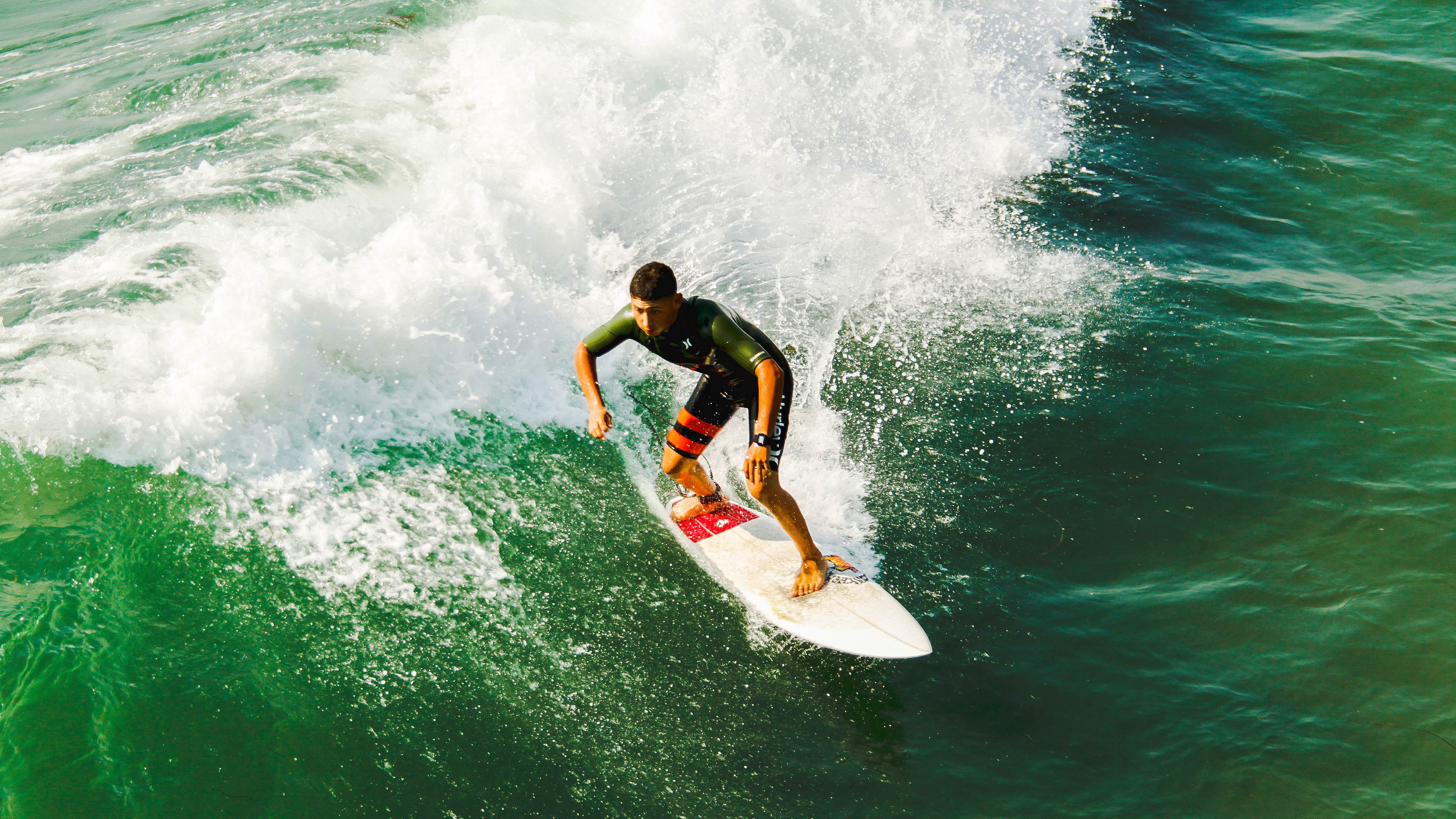 世界障碍赛跑锦标赛 泥地、火圈与高墙构成地狱级赛道